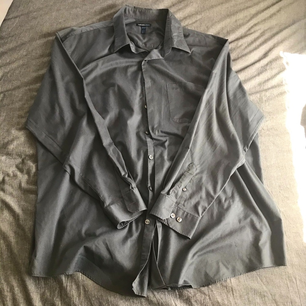 Van Heusen 3XL (20-20 1/2) men’s dark gray long sleeve modern dress shirt.